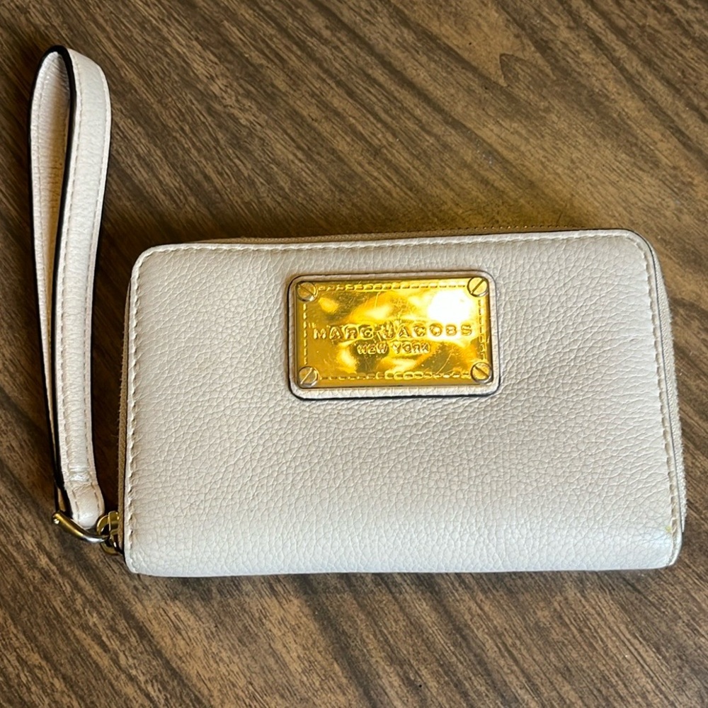 Marc Jacobs New York Pale Pink Leather Pebbled Wristlet Wallet